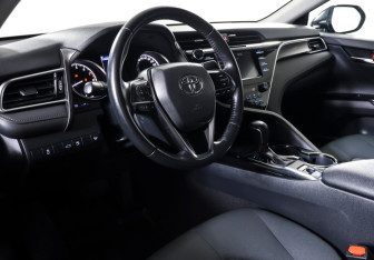 Подержанный автомобиль Toyota Camry Sedan 2018 года (14 фото)