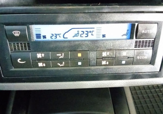 Подержанный автомобиль Volkswagen Sharan 2003 года (13 фото)