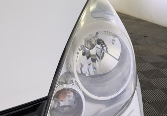 Подержанный автомобиль Nissan Note 2013 года (11 фото)