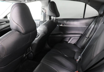 Подержанный автомобиль Toyota Camry Sedan 2023 года (12 фото)