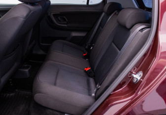 Подержанный автомобиль Skoda Fabia Hatchback 2012 года (11 фото)