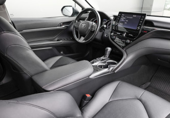 Подержанный автомобиль Toyota Camry Sedan 2021 года (11 фото)