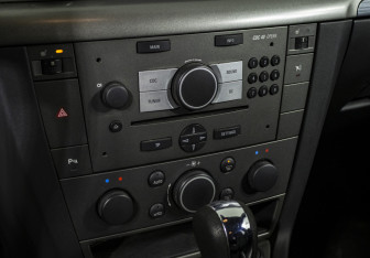 Подержанный автомобиль Opel Vectra Liftback 2007 года (14 фото)