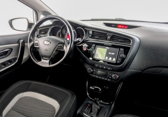 Подержанный автомобиль Kia Ceed Wagon 2017 года (27 фото)