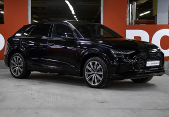 Подержанный автомобиль Audi Q8 2020 года (3 фото)