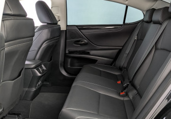 Подержанный автомобиль Lexus ES 2021 года (18 фото)