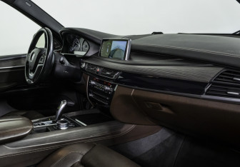 Подержанный автомобиль BMW X5 2016 года (9 фото)