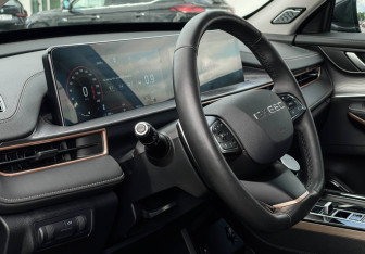 Подержанный автомобиль Exeed LX 2023 года (13 фото)