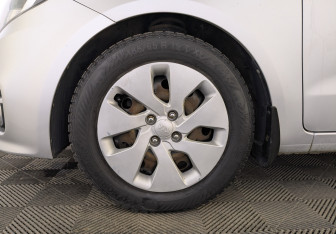 Подержанный автомобиль Kia Rio Hatchback 2016 года (12 фото)