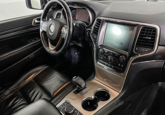 Подержанный автомобиль Jeep Grand Cherokee 2015 года (9 фото)