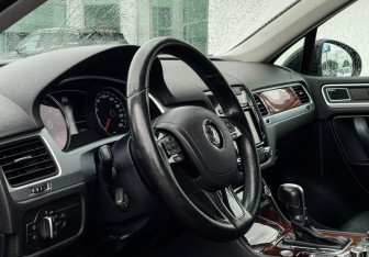 Подержанный автомобиль Volkswagen Touareg 2013 года (13 фото)