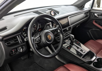 Подержанный автомобиль Porsche Macan 2022 года (15 фото)