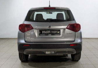 Подержанный автомобиль Suzuki Vitara 2021 года (15 фото)