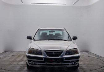 Подержанный автомобиль Hyundai Elantra Sedan 2004 года (2 фото)