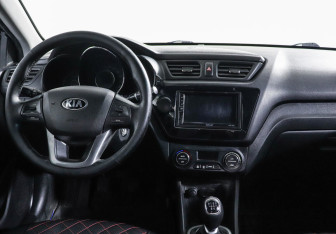 Подержанный автомобиль Kia Rio Sedan 2013 года (7 фото)