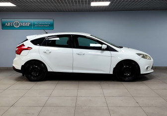 Подержанный автомобиль Ford Focus Hatchback 2011 года (4 фото)