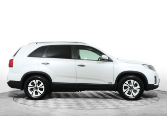 Подержанный автомобиль Kia Sorento 2012 года (4 фото)