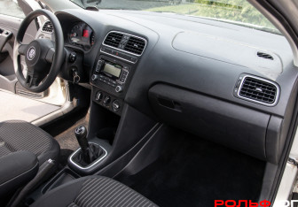 Подержанный автомобиль Volkswagen Polo Sedan 2010 года (7 фото)