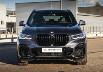 Подержанный автомобиль BMW X5 2022 года (2 фото)