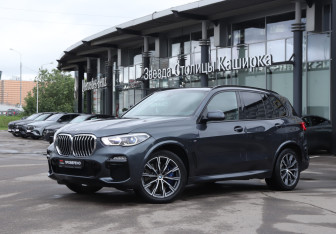 Подержанный автомобиль BMW X5 2019 года (26 фото)