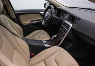 Подержанный автомобиль Volvo S60 2012 года (9 фото)