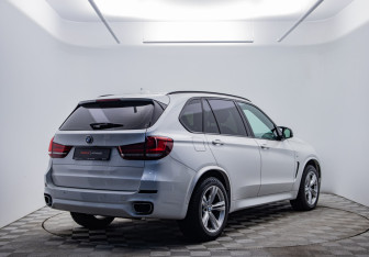 Подержанный автомобиль BMW X5 2018 года (5 фото)