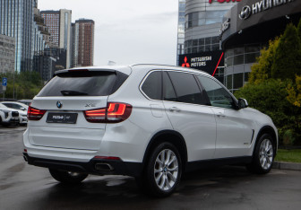 Подержанный автомобиль BMW X5 2017 года (4 фото)