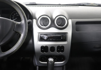 Подержанный автомобиль Renault Logan Sedan 2012 года (8 фото)