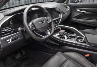 Подержанный автомобиль Geely Tugella 2023 года (14 фото)