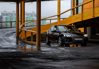 Подержанный автомобиль Audi A4 Sedan 2019 года (17 фото)