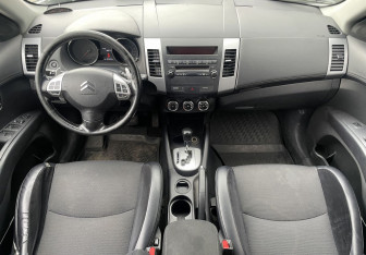 Подержанный автомобиль Citroen C-Crosser 2011 года (10 фото)