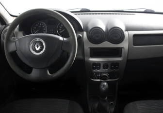 Подержанный автомобиль Renault Sandero 2012 года (8 фото)