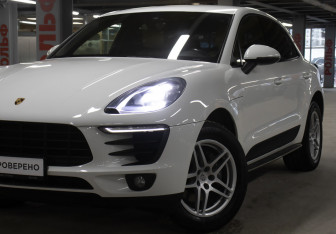 Подержанный автомобиль Porsche Macan 2017 года (23 фото)