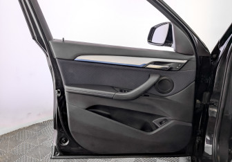 Подержанный автомобиль BMW X1 2019 года (19 фото)