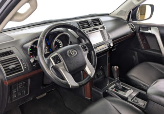 Подержанный автомобиль Toyota Land Cruiser Prado 2015 года (15 фото)