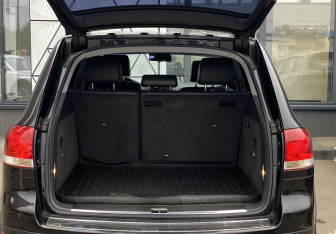Подержанный автомобиль Volkswagen Touareg 2004 года (10 фото)