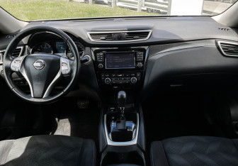 Подержанный автомобиль Nissan X-Trail 2016 года (12 фото)