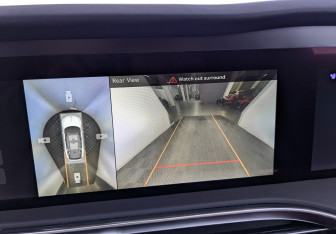 Подержанный автомобиль Hongqi E-HS9 2022 года (25 фото)