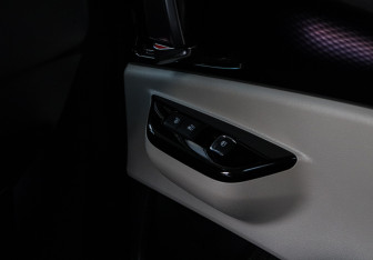 Подержанный автомобиль Kia Carnival 2021 года (14 фото)