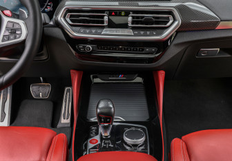 Подержанный автомобиль BMW X4 M 2022 года (15 фото)
