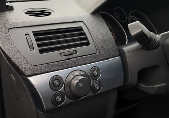 Подержанный автомобиль Opel Astra Hatchback 2010 года (18 фото)