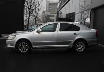 Подержанный автомобиль Skoda Octavia Liftback 2011 года (8 фото)