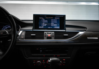 Подержанный автомобиль Audi A6 allroad 2012 года (21 фото)