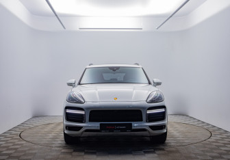 Подержанный автомобиль Porsche Cayenne 2018 года (2 фото)