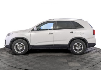Подержанный автомобиль Kia Sorento 2018 года (8 фото)