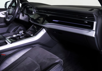 Подержанный автомобиль Audi Q7 2020 года (10 фото)