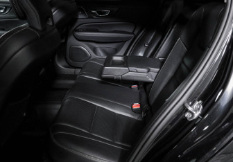 Подержанный автомобиль Volvo S60 2019 года (10 фото)