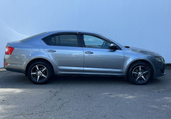 Подержанный автомобиль Skoda Octavia Liftback 2013 года (4 фото)