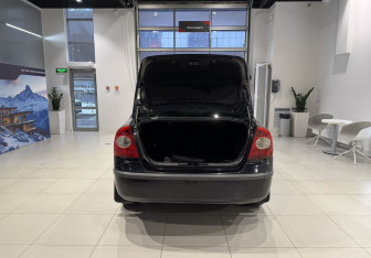 Подержанный автомобиль Ford Focus Sedan 2006 года (7 фото)