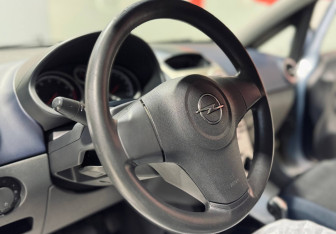 Подержанный автомобиль Opel Corsa 2006 года (9 фото)